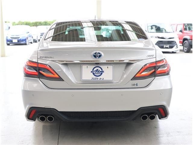 CROWN sedan hybrid