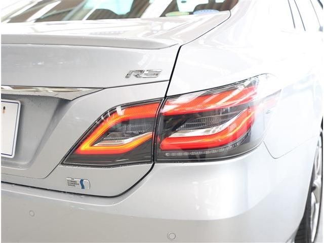 CROWN sedan hybrid
