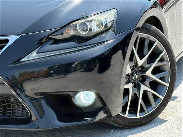 LEXUS IS300h