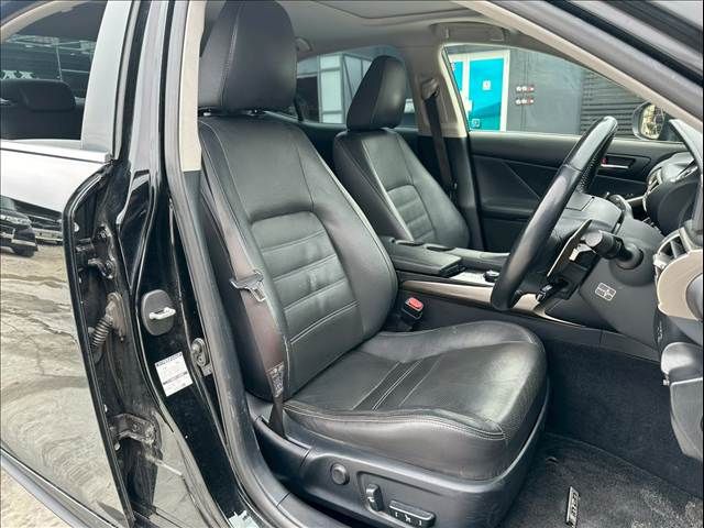 LEXUS IS300h