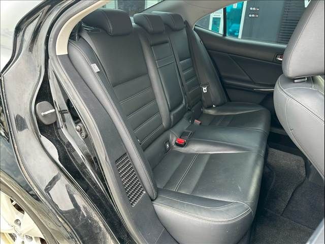 LEXUS IS300h