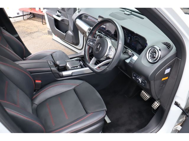MERCEDES BENZ GLB