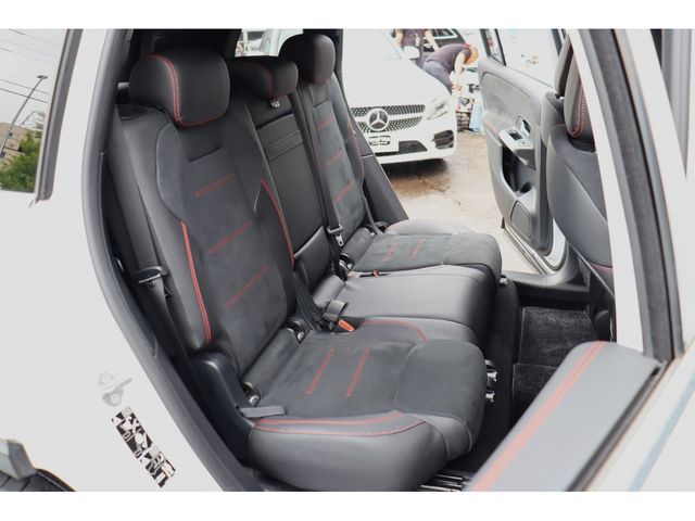 MERCEDES BENZ GLB