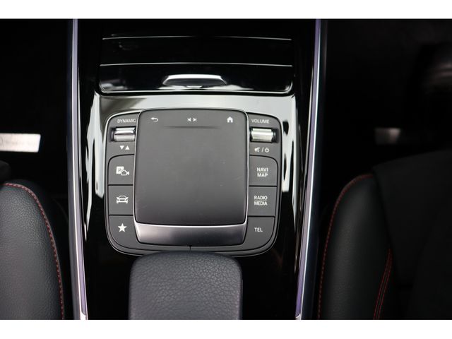 MERCEDES BENZ GLB