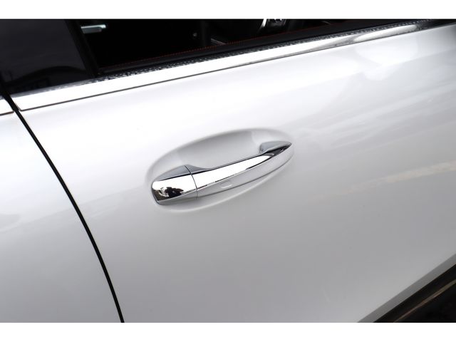 MERCEDES BENZ GLB