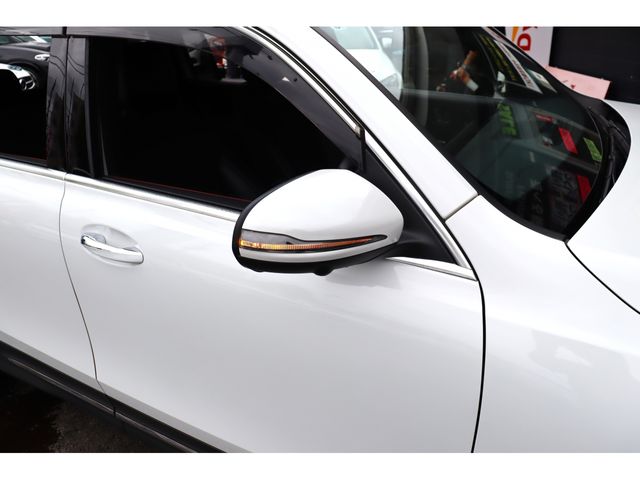 MERCEDES BENZ GLB