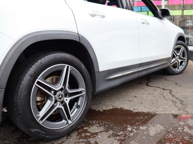 MERCEDES BENZ GLB