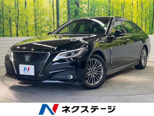 CROWN sedan hybrid
