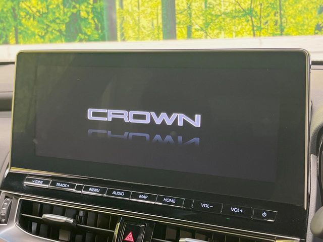 CROWN sedan hybrid