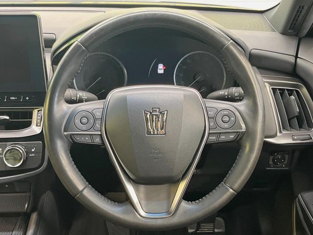 CROWN sedan hybrid