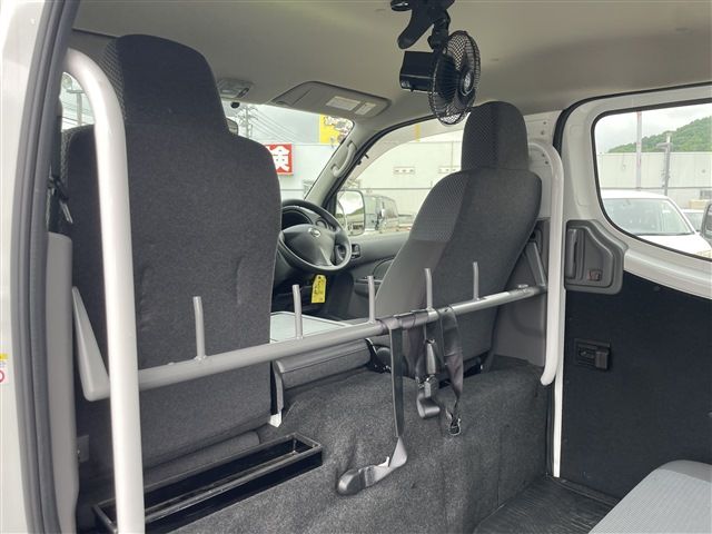 NV350 CARAVAN 4WD