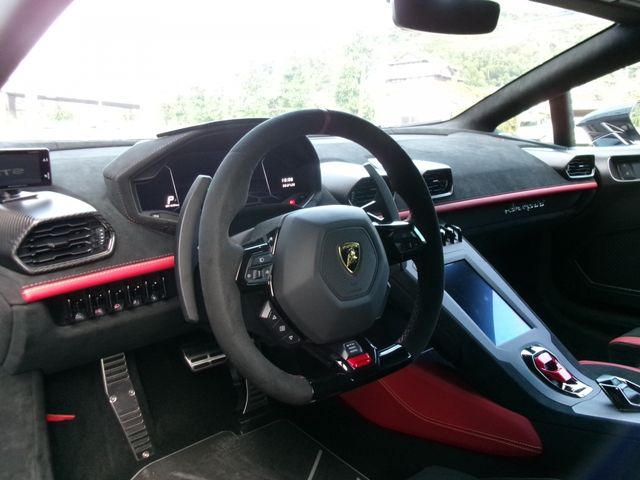 LAMBORGHINI HURACAN