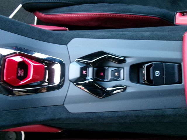 LAMBORGHINI HURACAN