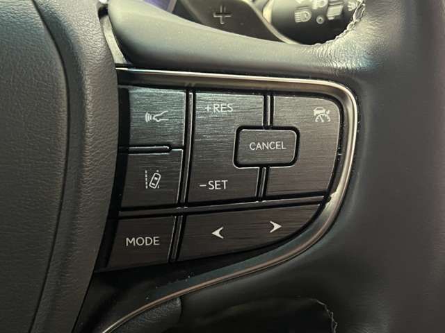 LEXUS LS500h 4WD