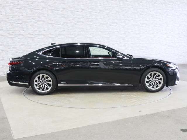 LEXUS LS500h 4WD