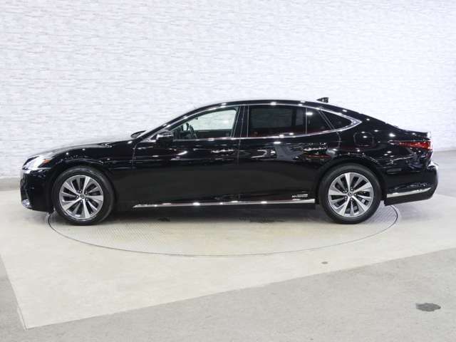 LEXUS LS500h 4WD