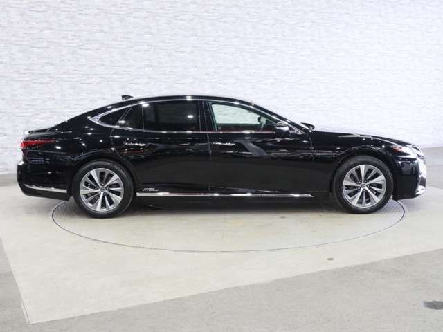 LEXUS LS500h 4WD