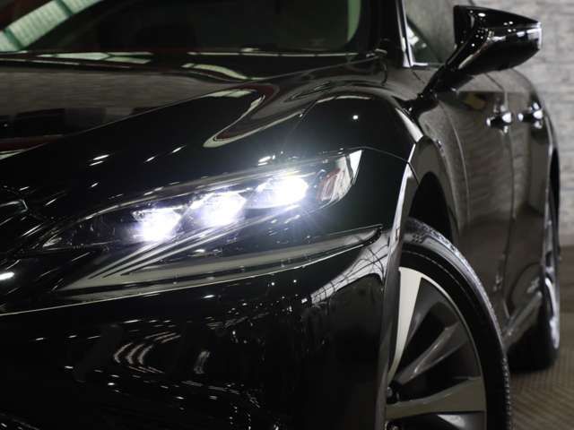 LEXUS LS500h 4WD