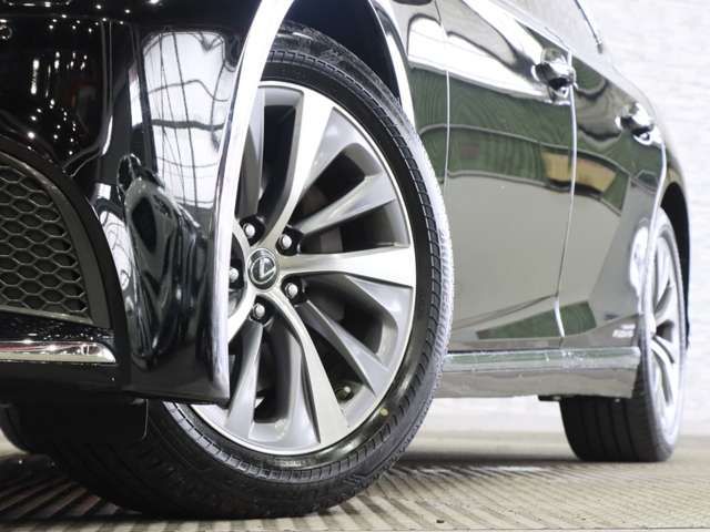 LEXUS LS500h 4WD