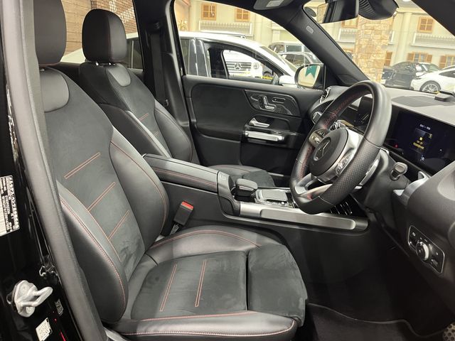 MERCEDES BENZ GLB