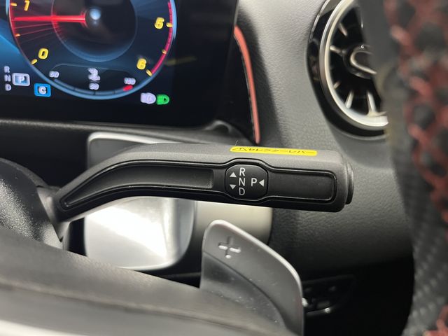 MERCEDES BENZ GLB