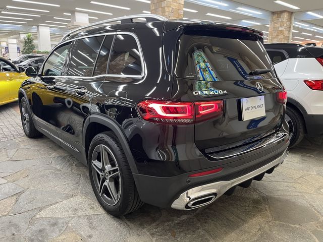 MERCEDES BENZ GLB