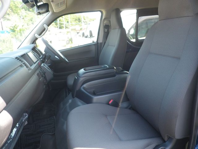 HIACE COMMUTER 4WD