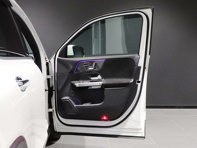 MERCEDES BENZ GLB