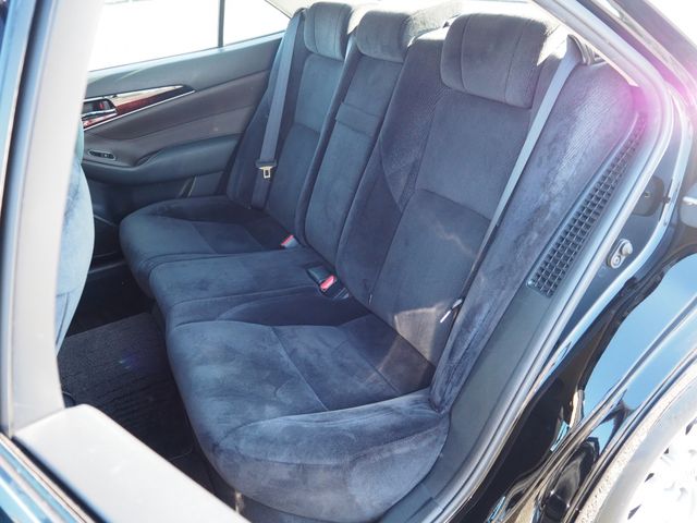 CROWN sedan hybrid