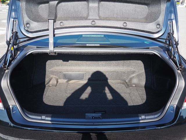 CROWN sedan hybrid