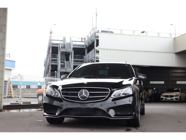 MERCEDES BENZ E class sedan