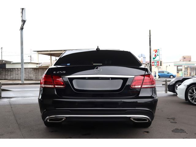 MERCEDES BENZ E class sedan