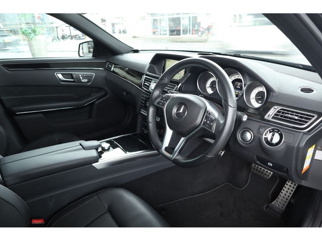 MERCEDES BENZ E class sedan