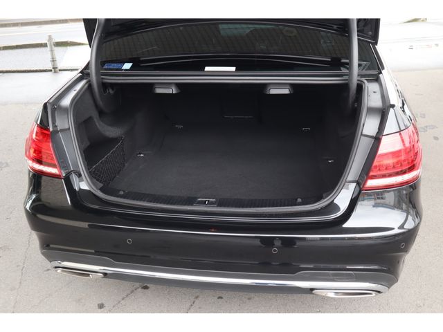 MERCEDES BENZ E class sedan