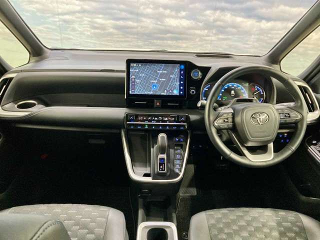 VOXY HYBRID 4WD