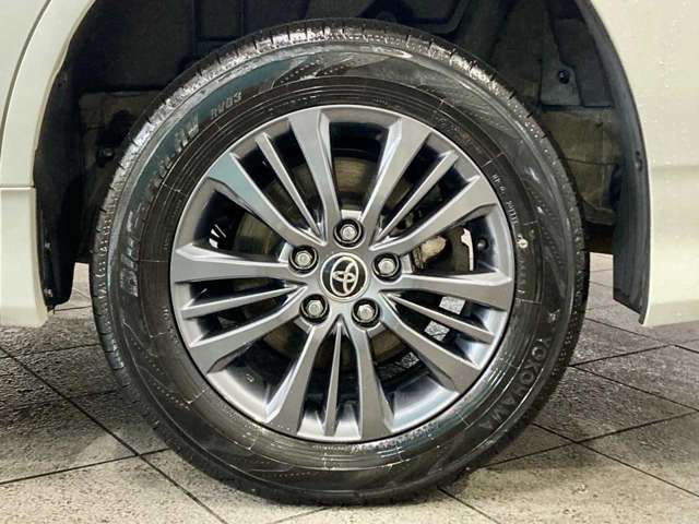 VOXY HYBRID 4WD