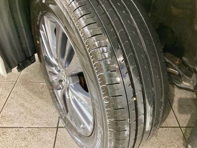 VOXY HYBRID 4WD
