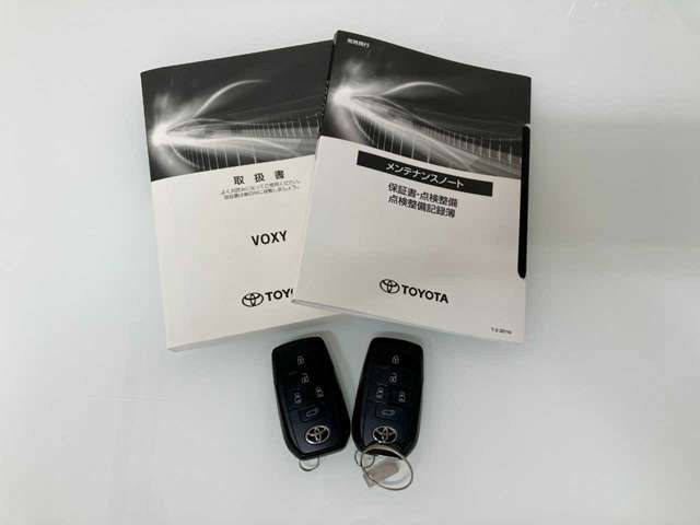 VOXY HYBRID 4WD
