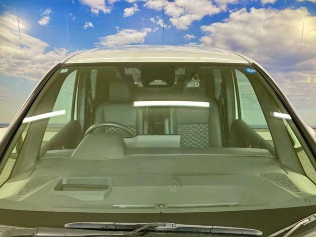 VOXY HYBRID 4WD