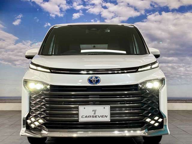 VOXY HYBRID 4WD