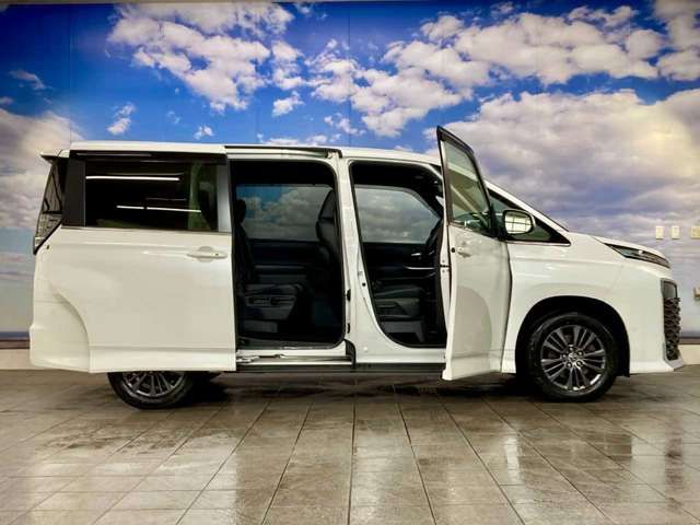 VOXY HYBRID 4WD