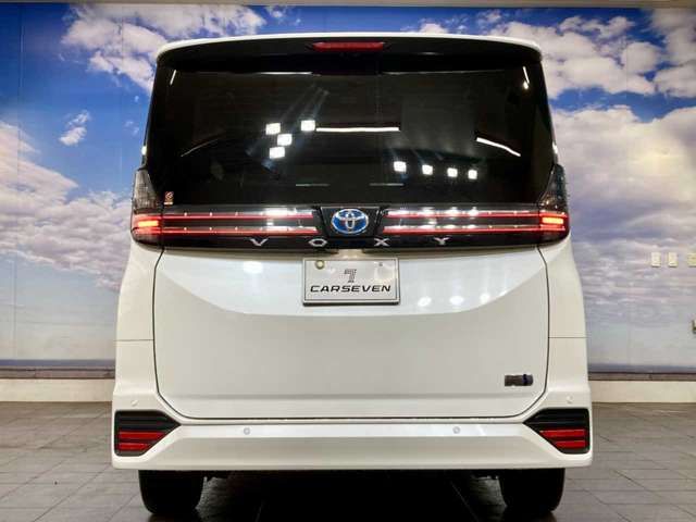 VOXY HYBRID 4WD