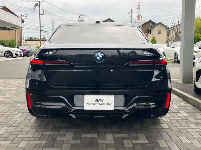 BMW i7