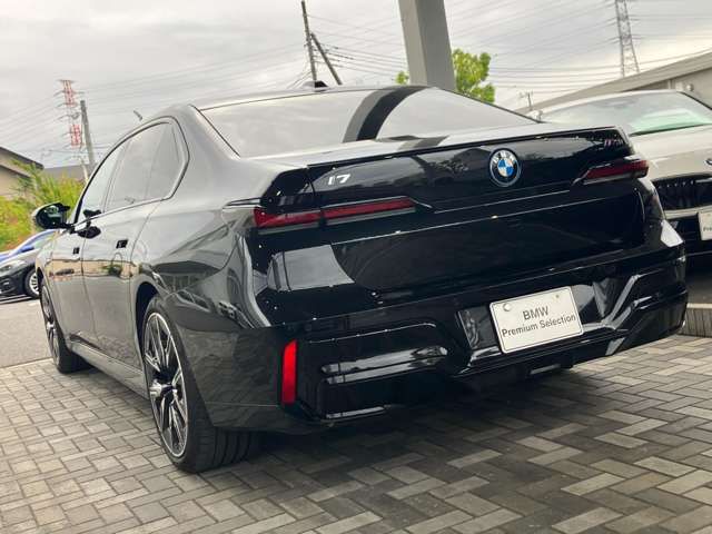 BMW i7