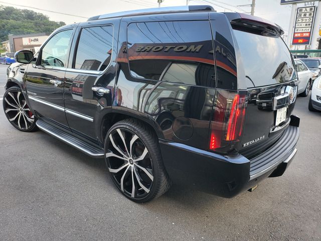 CADILLAC ESCALADE ESV
