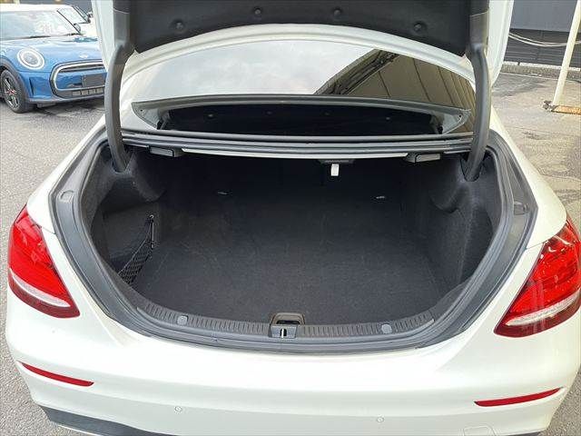 MERCEDES BENZ E class sedan