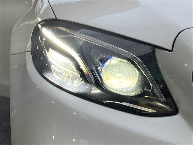 MERCEDES BENZ E class sedan