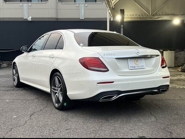 MERCEDES BENZ E class sedan