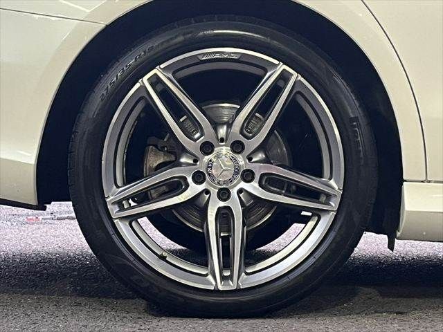 MERCEDES BENZ E class sedan