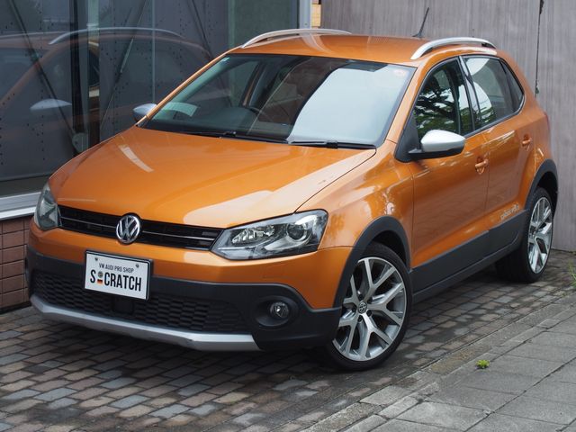 VOLKSWAGEN CROSS POLO